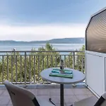 Appartement Awesome In With Wifi